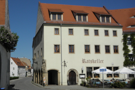 Ratskeller, von der Ecke schaut Burggraf Jeschke auf seine Burg