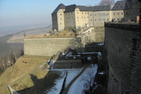 Eingang mit Georgenburg