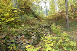 Graben vor der Kernburg