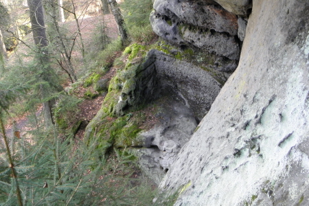 ehemalige Hütte in den Fels gehauen