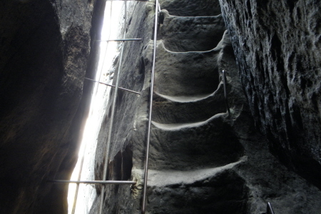 weiter geht es über mittelalterliche Stufen nach oben