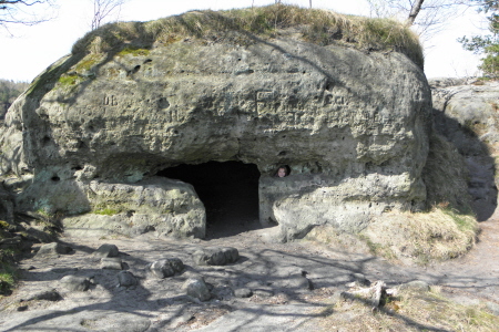 Der Felssockel des Wohngebäudes wurde als Keller genutzt